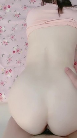 极品坦克多位大奶子少妇【美女团】和炮友玩双飞轮战 唯一的男主要被榨干了 截图2