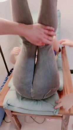 极品坦克多位大奶子少妇【美女团】和炮友玩双飞轮战 唯一的男主要被榨干了 截图7