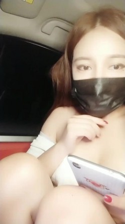 颜值不错美女主播户外勾搭汉子 到车里车震啪啪 无套女上坐插 很是淫荡 截图2