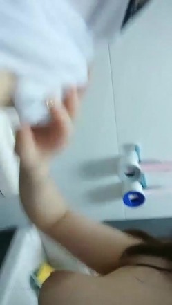 极品高颜冷艳御姐，反差小妈感女主播「金刚护撸娃」「小奶猫」密码房激情淫语撩骚，和姐妹下海大秀，互舔互口 截图14