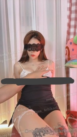 最新流出LPL前职业选手WE大舅子前妻【yuka金提莫】女团成员下海尺度再升级绿男道具+手抠潮水 截图1