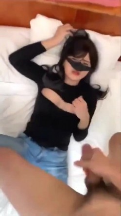 操开档牛仔裤高颜值美女 特别眼睛漂亮的美女更让我想射脸上 很有征服感 最后吞精 截图6