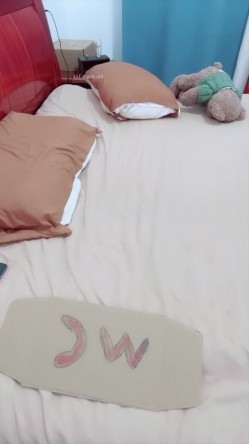 极品清纯女神【奶油桃子】高颜值 销魂玉体 小粉逼 圆润坚挺美乳 掰穴跳弹自慰流白浆 截图3