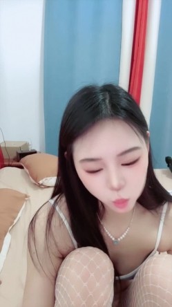 极品清纯女神【奶油桃子】高颜值 销魂玉体 小粉逼 圆润坚挺美乳 掰穴跳弹自慰流白浆 截图5