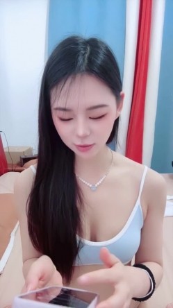 极品清纯女神【奶油桃子】高颜值 销魂玉体 小粉逼 圆润坚挺美乳 掰穴跳弹自慰流白浆 截图11