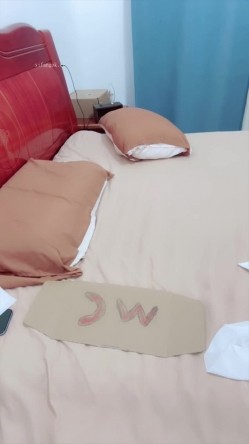 极品清纯女神【奶油桃子】高颜值 销魂玉体 小粉逼 圆润坚挺美乳 掰穴跳弹自慰流白浆 截图12
