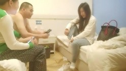 【年少不知阿姨香】，黑框眼镜知性人妻，极品美乳，乳头小，高跟裸体 截图2