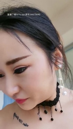 白皙大奶子颜值不错的人妻酒店偷情，从浴室玩到床上被蒙面大哥压在身下爆草，呻吟浪叫不止表情很骚不要错过 截图10
