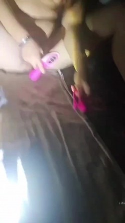 【快手福利】眼镜少妇，【小哨子2 1的快乐】，和榜一大哥啪啪约炮，骚气逼人的荡妇 截图5