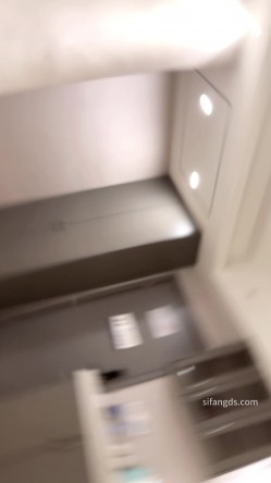 摄影大师【少女时代】20岁微胖学妹的极品粉色骚穴被干到脸色潮红，手持视角 截图11
