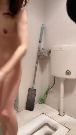 人妻母狗少妇露脸黑丝诱惑，带着小乳夹跟小哥激情性爱，69口交大鸡巴喜欢小哥舔逼，各种爆草抽插浪叫呻吟 截图16