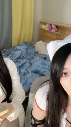 重磅推荐~新人【大乔小乔陪你玩】逆天颜值~看的鸡儿想喷火大长腿美女，赚翻！ 截图4