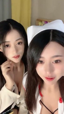 重磅推荐~新人【大乔小乔陪你玩】逆天颜值~看的鸡儿想喷火大长腿美女，赚翻！ 截图16