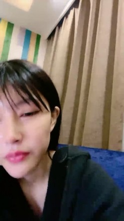 高颜值女神【七喜少女】豪华酒店里面自慰，白虎骚逼，说话奶声奶气的 截图10