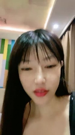 高颜值女神【七喜少女】豪华酒店里面自慰，白虎骚逼，说话奶声奶气的 截图16