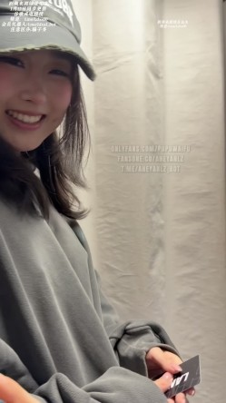 推特极品阿黑颜母狗「Pupu噗噗」《保龄球馆约会 下》还记得你上次去玩电玩城是什么时候吗，最后在电梯里口爆结束这场完美的约会 截图5