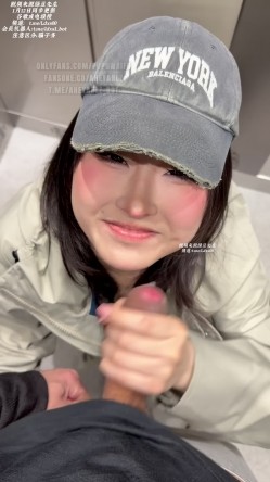 推特极品阿黑颜母狗「Pupu噗噗」《保龄球馆约会 下》还记得你上次去玩电玩城是什么时候吗，最后在电梯里口爆结束这场完美的约会 截图12