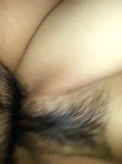 约到了一个超级淫荡的美眉 女上骑马疯狂摇动 高潮表情很到位 截图11