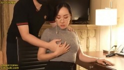 极品丝袜御姐【米菲兔】露全脸最新作 淫荡饥渴油亮黑丝女老板要求男下属用肉棒按摩全身 截图1