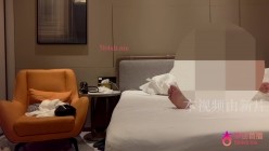 杏吧建材王哥 今天花3000约了一个大圈姑娘，身体白白净净眼睛亮闪闪的，笑起来特别像一个女明星，身材更是极品腰细腿长 截图15