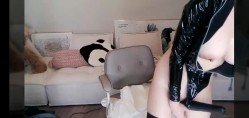 高颜值气质御姐，传奇耐喷王【佩奇】下海福利，脸穴同框道具自慰高射炮扫射狂喷 截图1
