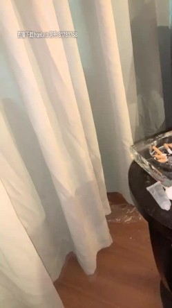 火辣身材D罩杯大奶甜美妹子酒店3P啪啪，跳蛋自慰舔弄口交后入猛操晃动大奶，搞完一次再换另一个 截图15