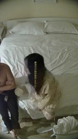 酒店针孔偷拍帅气男大操可爱长裙女孩最后用舌头舔她无毛穴 截图6