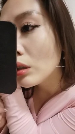 ️精品推荐 ️抖音极品大龄熟女『牛奶秋刀姨』下海直播性情展示12V 讲诉和小哥水性杨花的故事 截图7
