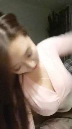 ️精品推荐 ️抖音极品大龄熟女『牛奶秋刀姨』下海直播性情展示12V 讲诉和小哥水性杨花的故事 截图16
