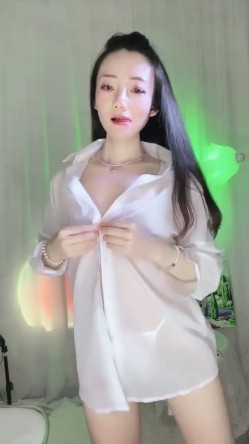 新人气质御姐【宝格美】下海福利，性感裸舞，脸穴同框道具自慰，深情投入高潮抽搐 截图1