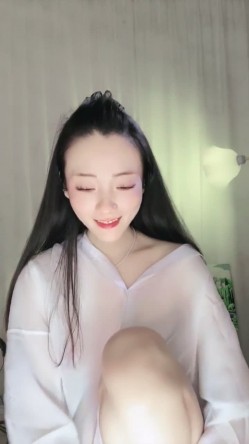 新人气质御姐【宝格美】下海福利，性感裸舞，脸穴同框道具自慰，深情投入高潮抽搐 截图3