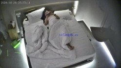 酒店偷拍连续几天入住情侣颜值妹子帮男人足交后被狂操尖叫 截图11