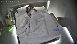 酒店偷拍连续几天入住情侣颜值妹子帮男人足交后被狂操尖叫 截图13