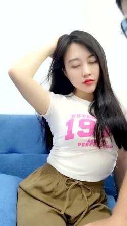 【妖精霍霍】从家中阳台到户外野战，还要车震，极品尤物御姐，美乳白虎，彻底放飞了自我 截图2
