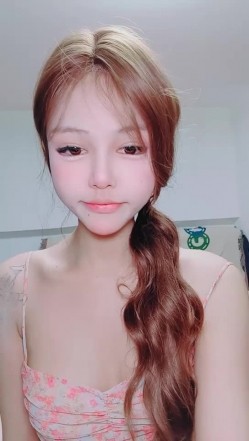 身材娇小，私处肥厚，网红骚姐姐 小小榨汁精 福利，大号道具自慰流白浆，无套肏翻白眼 截图6