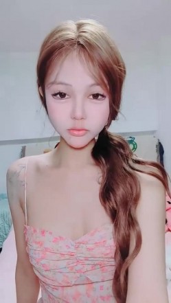 身材娇小，私处肥厚，网红骚姐姐 小小榨汁精 福利，大号道具自慰流白浆，无套肏翻白眼 截图7