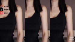 【斗鱼现役网红主播 南妹儿】女神的颤抖 整个奶子都要抖出来了 热舞走光被封合集 截图2