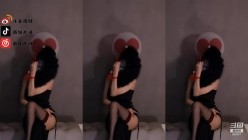 【斗鱼现役网红主播 南妹儿】女神的颤抖 整个奶子都要抖出来了 热舞走光被封合集 截图4