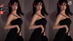 【斗鱼现役网红主播 南妹儿】女神的颤抖 整个奶子都要抖出来了 热舞走光被封合集 截图5