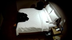 酒店偷拍 美女被灌醉醉得不省人事难逃被脱掉裤子插入的命运 截图4