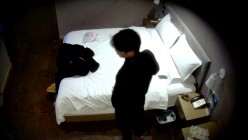 酒店偷拍 美女被灌醉醉得不省人事难逃被脱掉裤子插入的命运 截图5