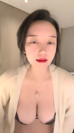178胸膜！~【傲胸新木优子】，KTV土豪淫乱，高端酒店会牛郎！夜生活真是丰富，之前还爱装逼不脱呢 截图1