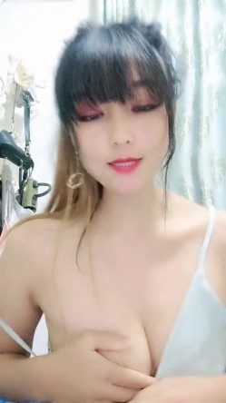 【乳娘】良家少妇刚刚生下小宝贝要在奶水期自己奶自己吃 自慰骚逼淫水直流 截图8