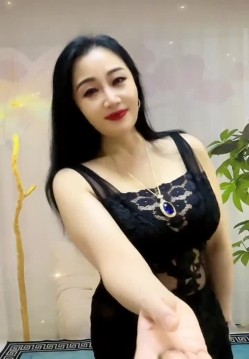最新快手泄密！风骚大奶熟女【启航】重金定制1V1自慰抠穴道具插穴，一看就是操不服的老骚穴 截图1