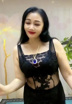 最新快手泄密！风骚大奶熟女【启航】重金定制1V1自慰抠穴道具插穴，一看就是操不服的老骚穴 截图3