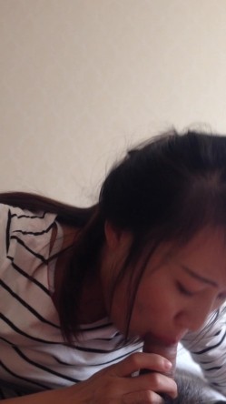 【经典流出】极品骚情良家少妇啪啪的日常流出，各式制服诱惑，口技一流 截图6