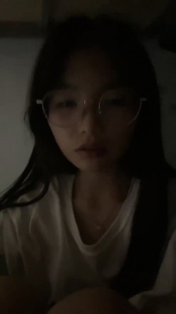 推荐！正宗大学生~宿舍直播~【困困兔】，道具狂插流白浆，眼镜妹，室友睡着偷偷脱光，身材不错诱人 截图5