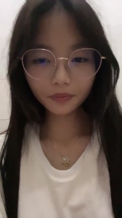 推荐！正宗大学生~宿舍直播~【困困兔】，道具狂插流白浆，眼镜妹，室友睡着偷偷脱光，身材不错诱人 截图6