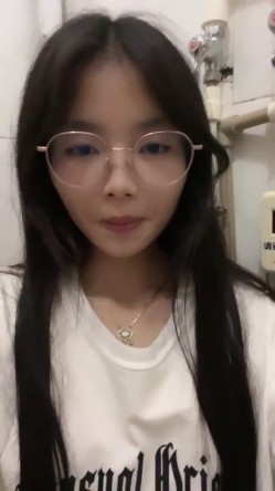 推荐！正宗大学生~宿舍直播~【困困兔】，道具狂插流白浆，眼镜妹，室友睡着偷偷脱光，身材不错诱人 截图9