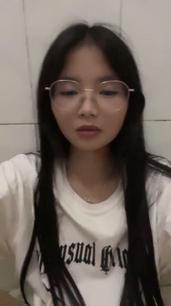 推荐！正宗大学生~宿舍直播~【困困兔】，道具狂插流白浆，眼镜妹，室友睡着偷偷脱光，身材不错诱人 截图12